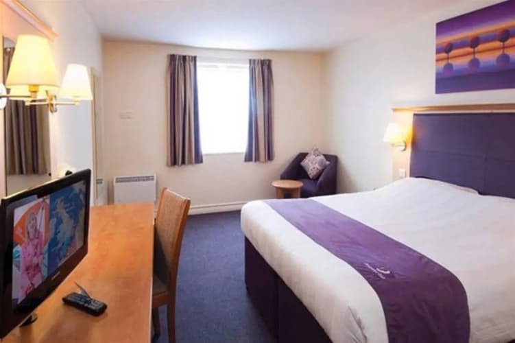 Premier Inn Newport Wales (M4, J24) 3