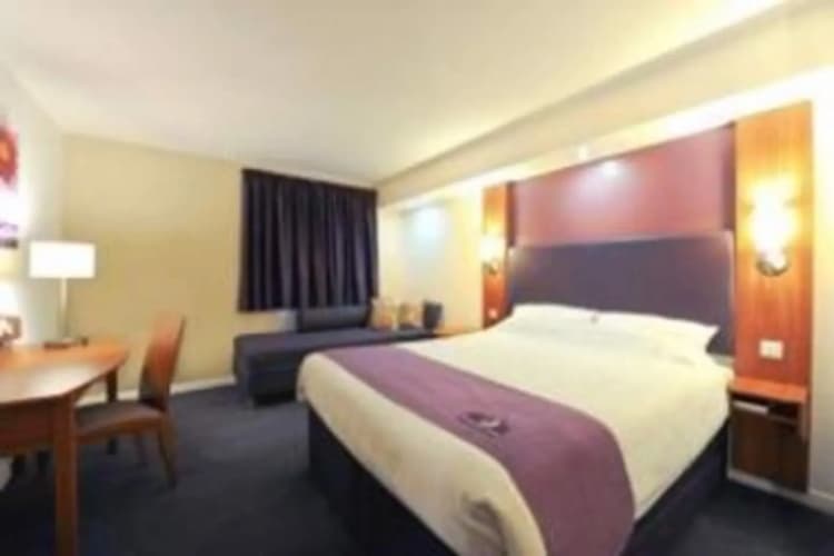 Premier Inn Cheltenham North West 5