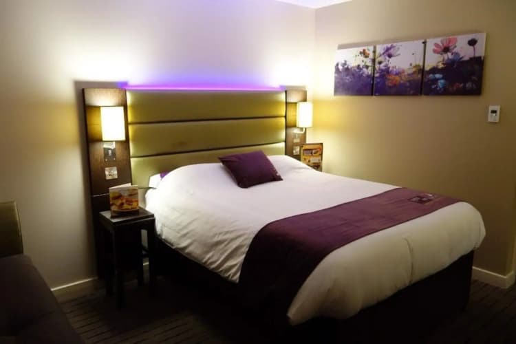 Premier Inn Stourbridge Town Centre 3