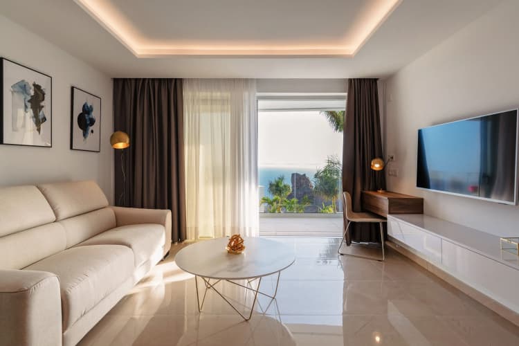 Grand Horizon Luxury Boutique Apartments 4