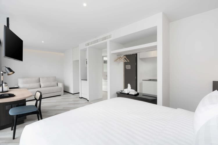 Seekers Finders Rama Iv Hotel, Surestay Collection By Best Western 3