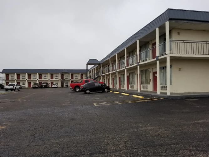 Super 7 Inn main