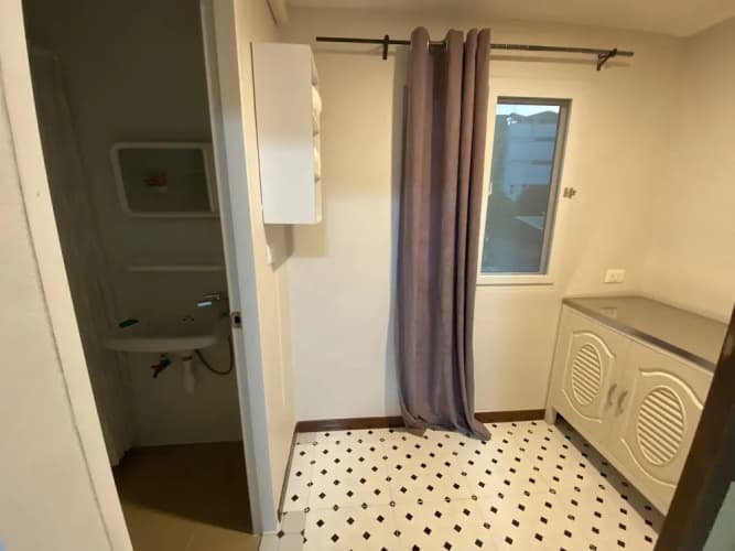 Oyo 75396 Look Shine Apartment 5