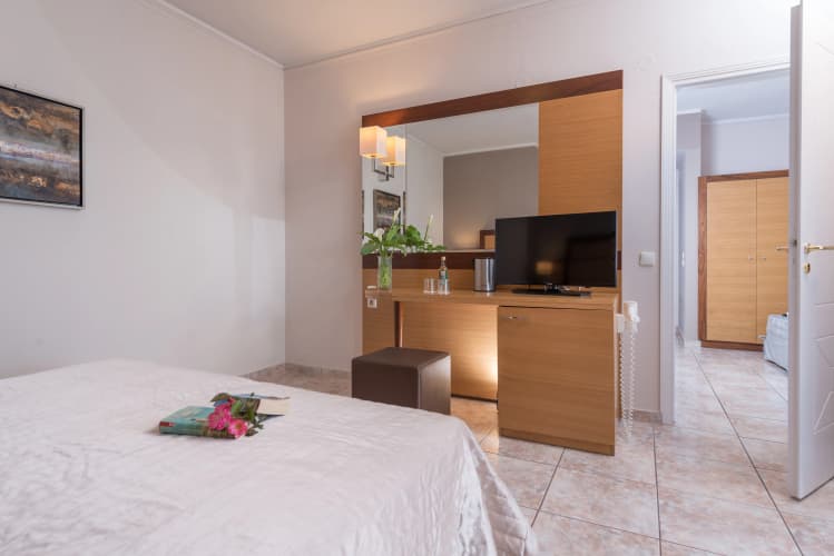 Athina Palace Resort & Spa 4
