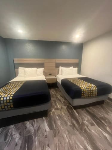 Travel Inn Motel 5