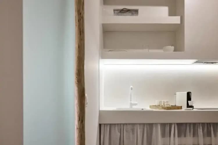 Nirome Luxury Suites (Adults Only) 4