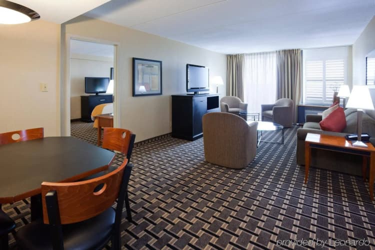 Radisson Hotel Milwaukee West 4
