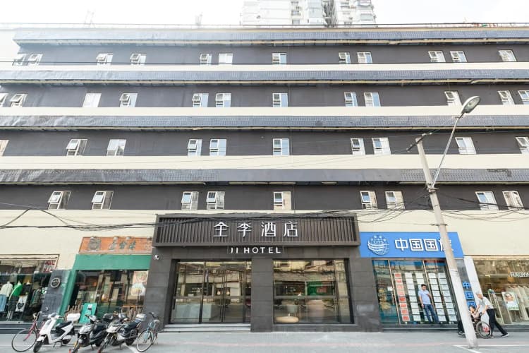 Ji Hotel Shanghai Jiangsu Road Subway Station main