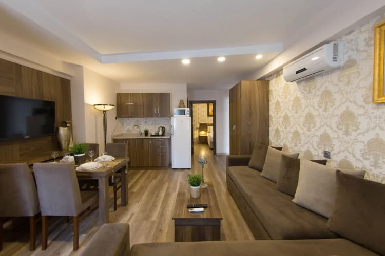 A Palace Hotel & Suites 5
