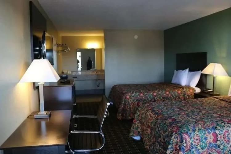 Kings Inn Civic Center Uab 5