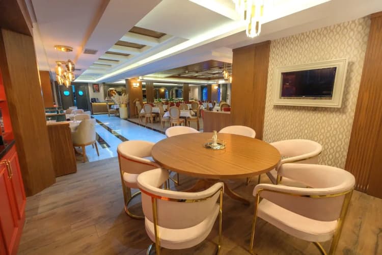 Elysium Deluxe Suites 3