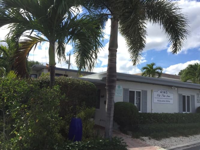 4145 By The Sea Inn & Suites main