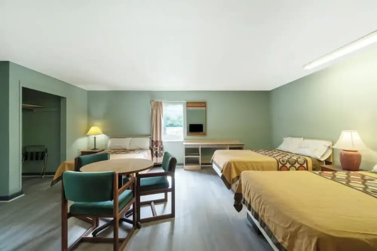 Capital O Parker Motel Clute Jackson Tx 332 4