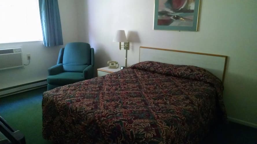 Mountain Host Motor Inn 5