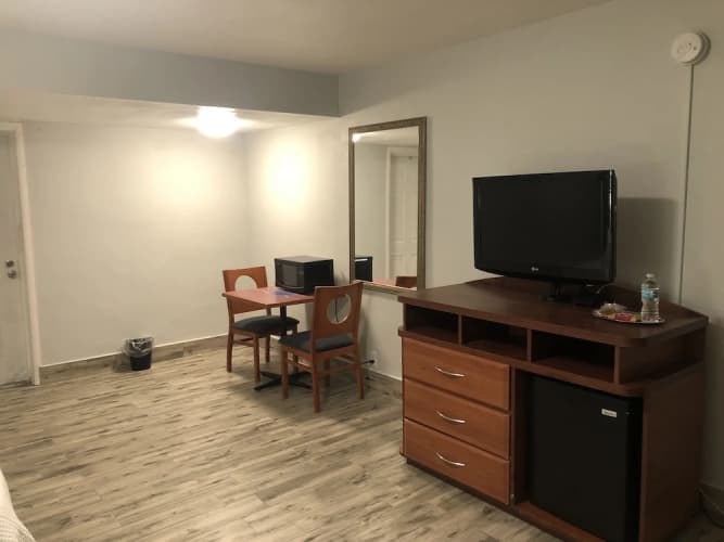 Bay Breeze Inn 2