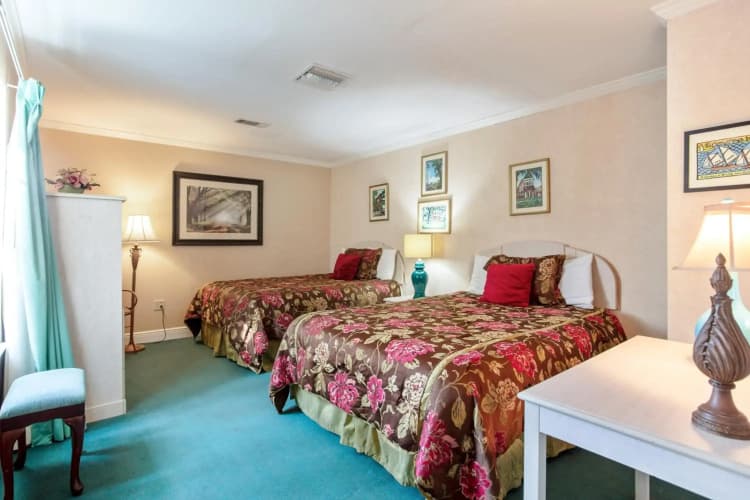 Edgewater Inn 3