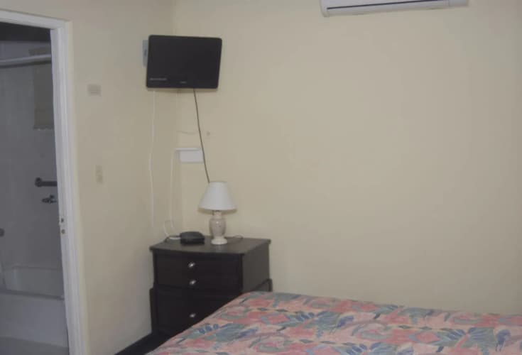 Coral Harbour Beach House & Villas 4