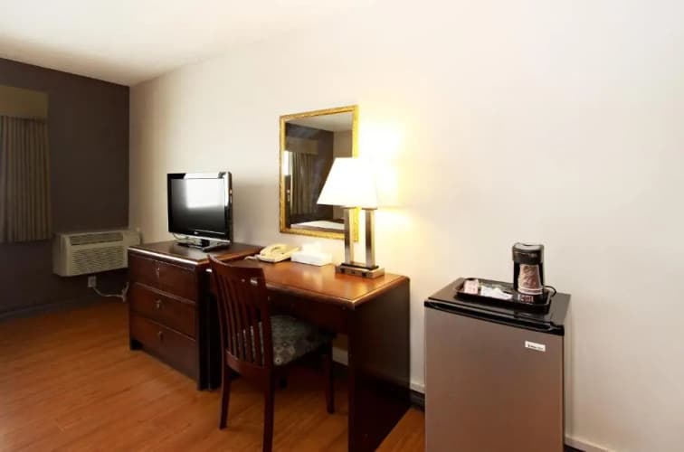 Royal Pagoda Motel 2