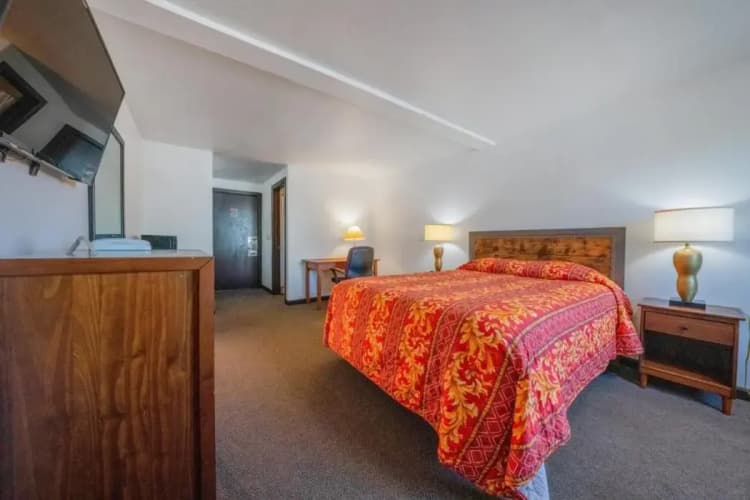 Unicorn Inn by OYO Portland 4