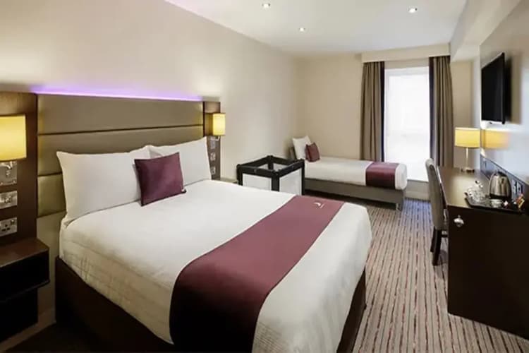 Premier Inn Chesterfield Town Centre Hotel 5