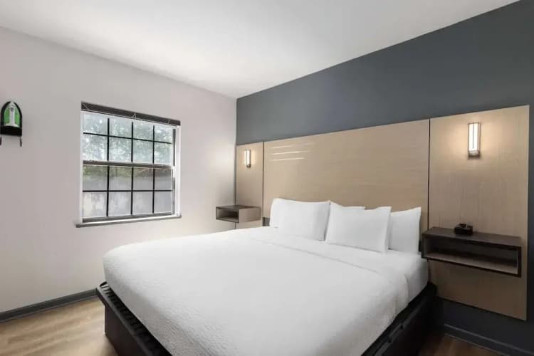 Ramada By Wyndham Studio Suites Dothan 3