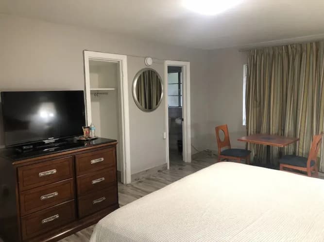 Bay Breeze Inn 5