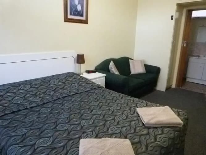 Grand Central Motel 4