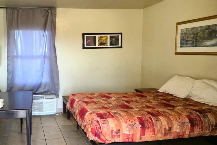 Cole Manor Motel By OYO Love Field Market Center 4