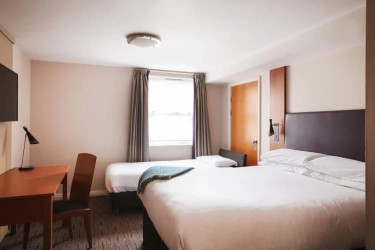 Premier Inn Chesterfield West 5
