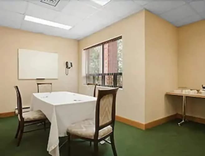 Travelodge By Wyndham Chatham 5