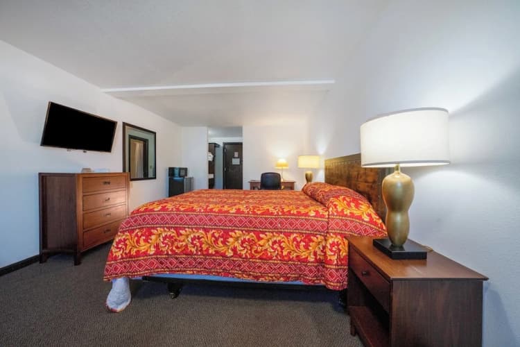 Unicorn Inn by OYO Portland 5