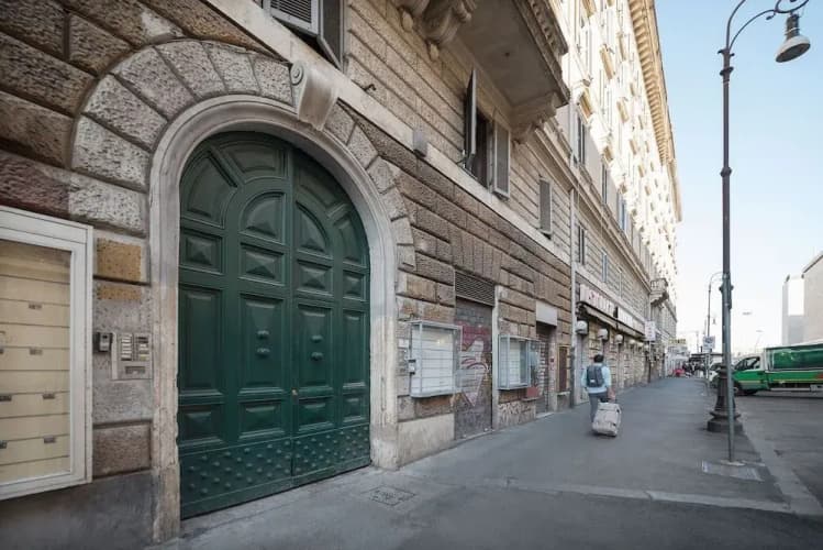 Roma Station House main