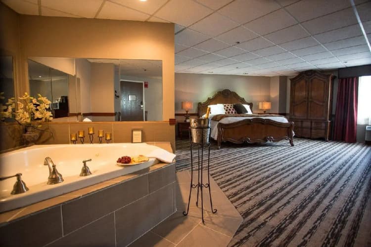 The Colonial Hotel 5