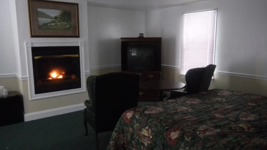 Yankee Clipper Motor Inn 4