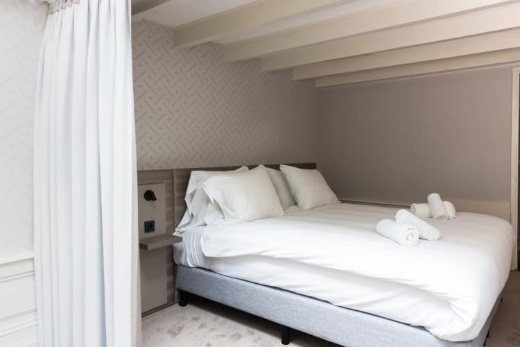 Amsterdam Canal Suites 4