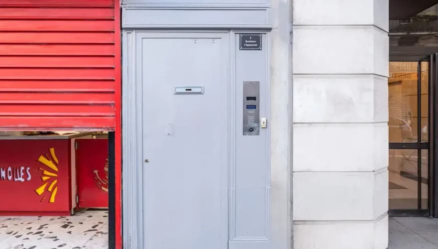 Résidence Clignancourt main