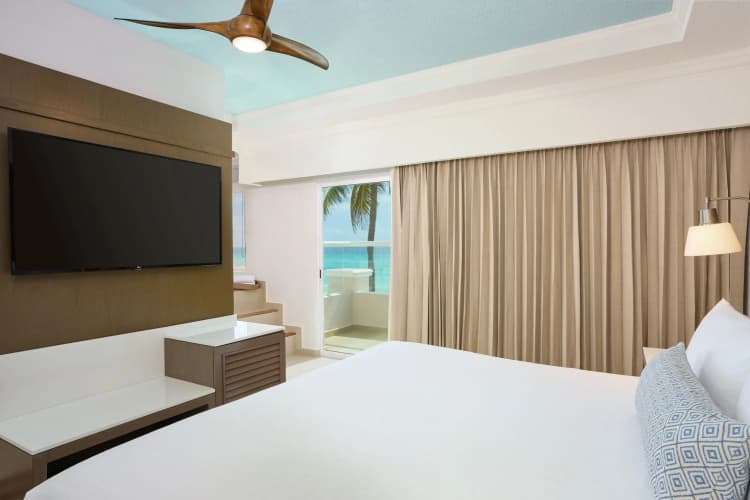 Wyndham Alltra Cancun All Inclusive Resort 4