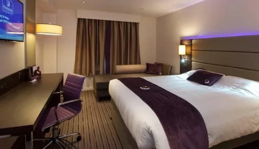 Premier Inn Bedford South (A421) 4