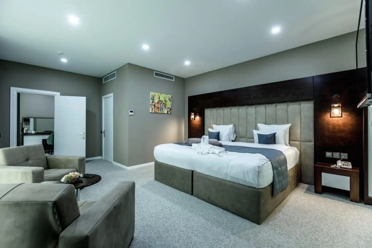 Parallel Hotel 5
