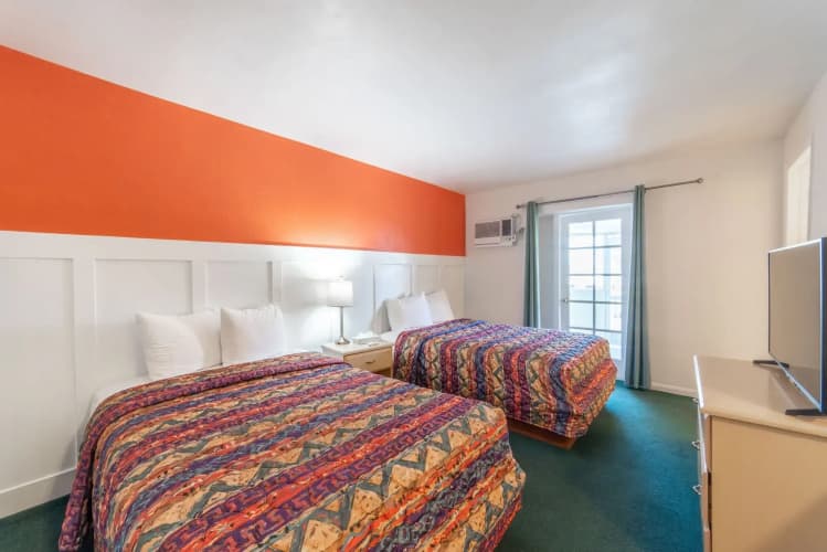 Captain's Table Lodge And Villas 3