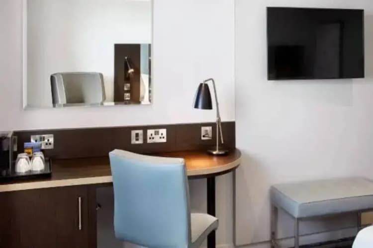 Premier Inn Leeds City Centre (Whitehall Road) 4