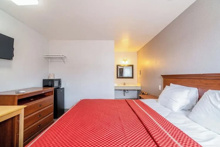 OYO Budget Inn Falfurrias Hwy 281 3