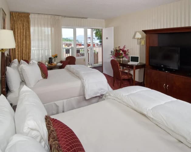 The Georgian Lakeside Resort 2