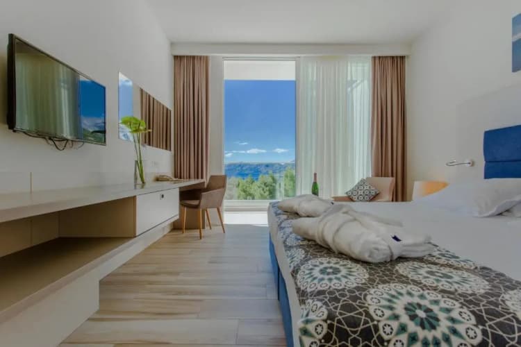 Romana Beach Apartments 4