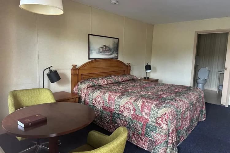 Louisville Inn by OYO Louisville Municipal Airport 2