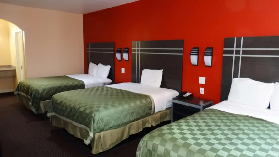 America's Inns & Suites Willowbrook 5