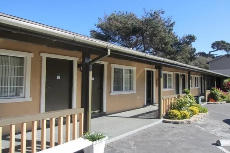 Monterey Fireplace Inn 3