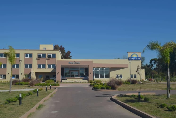Days Inn By Wyndham Zarate main
