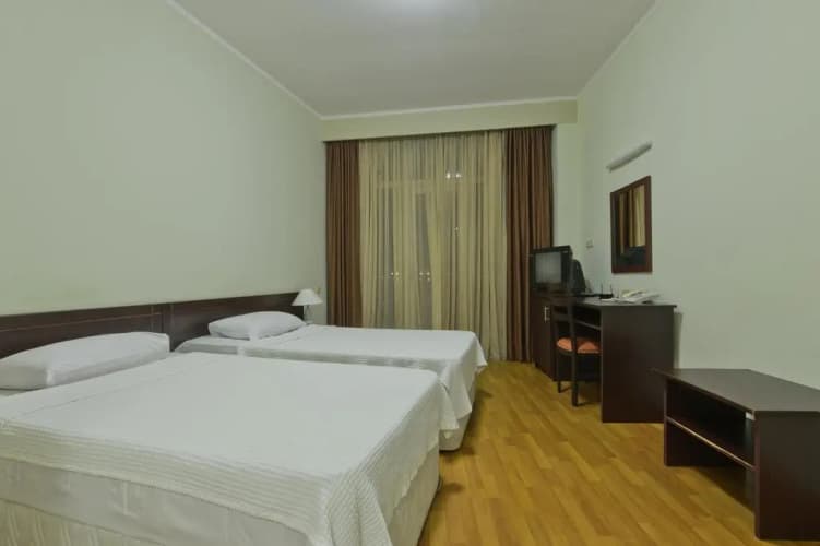 Hotel Sanapiro main
