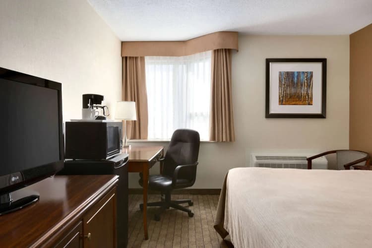 Travelodge By Wyndham Toronto East (Closed) 5